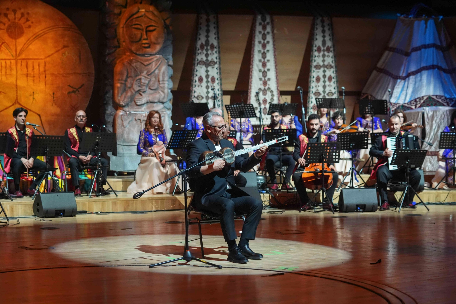 Türk Dünyası Müzik Topluluğu, 25. yılını anlamlı bir konserle kutladı.