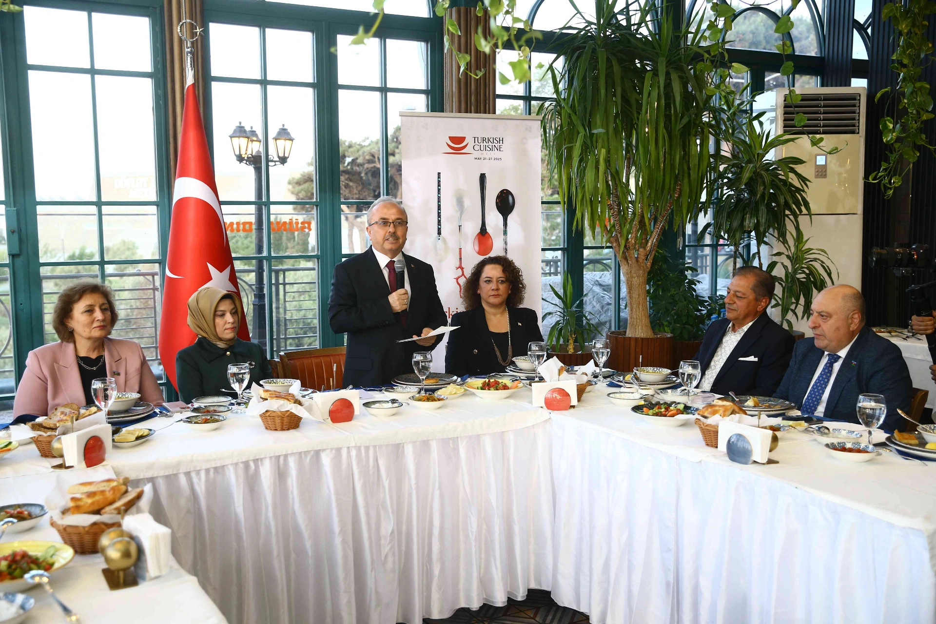 Azerbaycan’ın başkenti Bakü’de gerçekleştirilen Türk Mutfağı Haftası etkinliğinde, geleneksel Türk