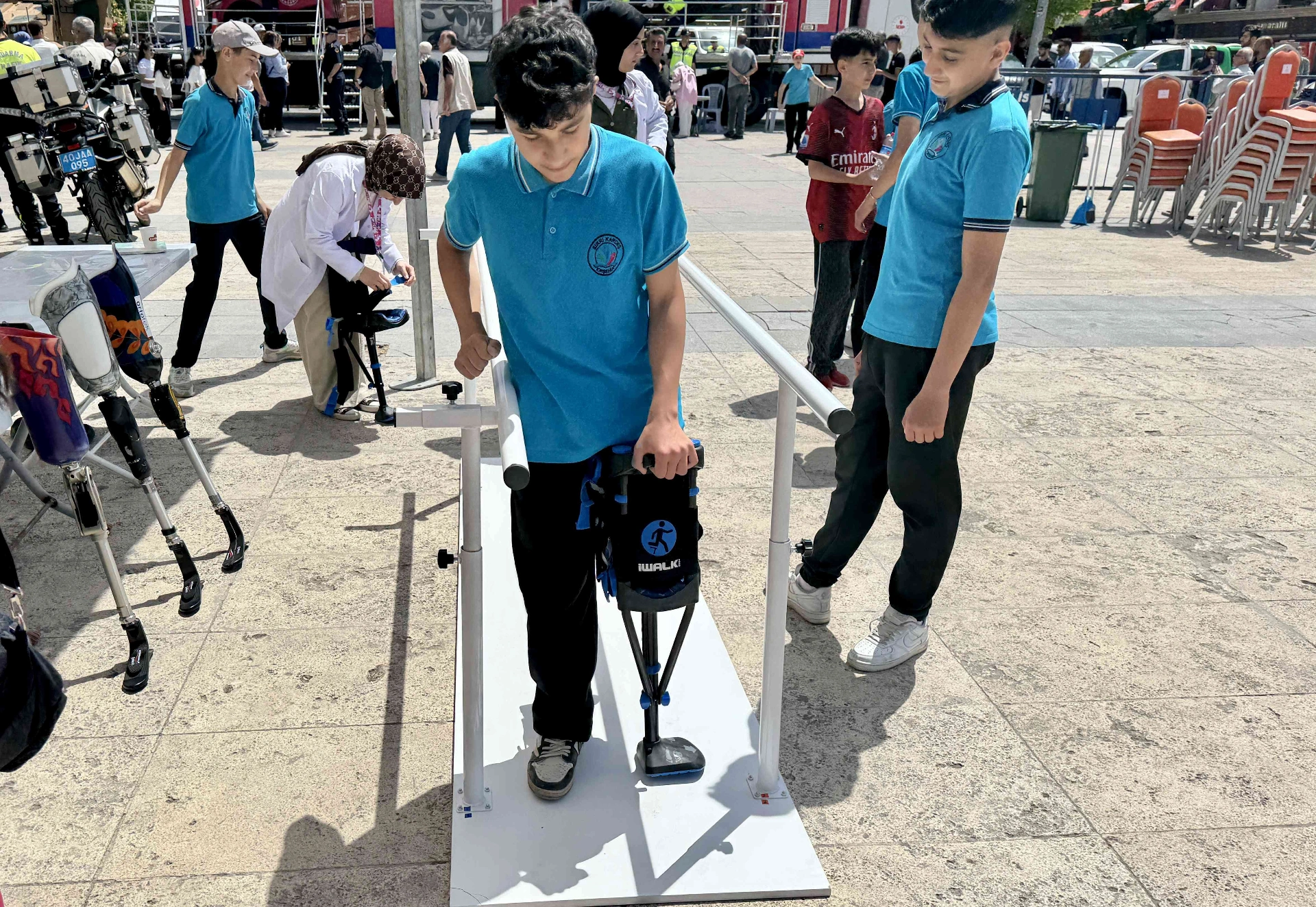 Dünyanın ilk gökbilim merkezlerinden biri olan Cacabey Medresesi’nin önünde başlayan
