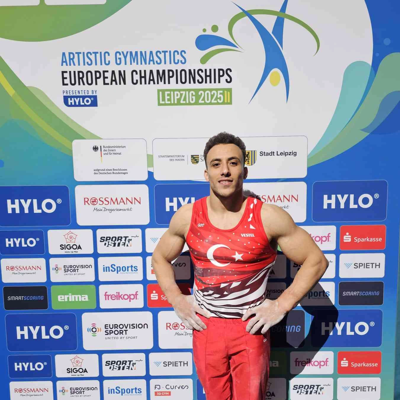 Almanya'da düzenlenen Avrupa Şampiyonası'nda milli sporcular Adem Asil ve Ferhat