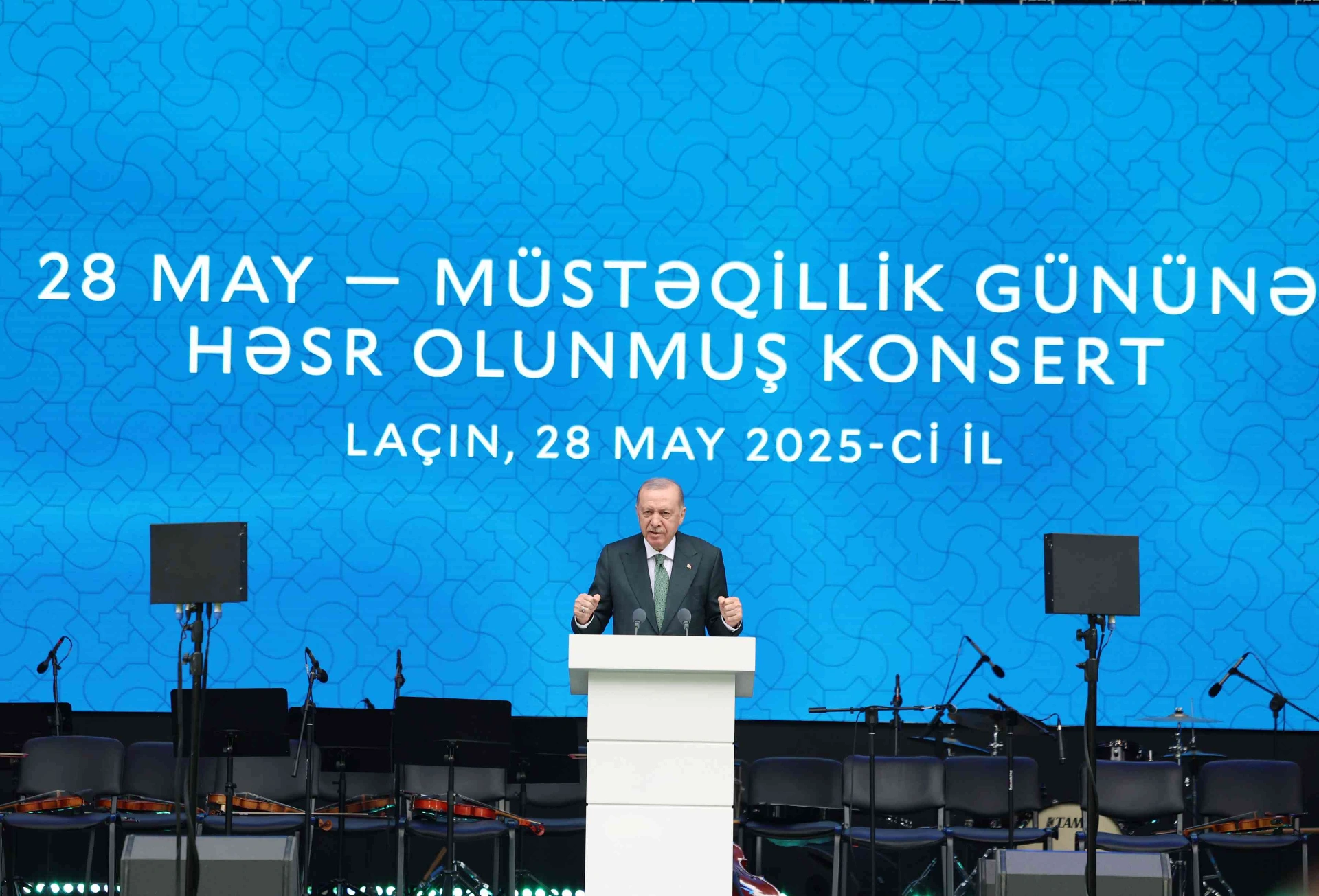 Cumhurbaşkanı Erdoğan, Azerbaycan’ın Bağımsızlık Günü etkinliğinde Karabağ zaferinin ardından istikrar,