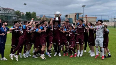 Elit A Ligi’nde üst üste ikinci kez şampiyon olan Trabzonspor