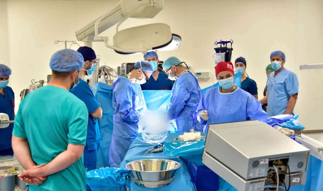 Türk Doktorlar Kosova’da 12 Kalp Hastası Çocuğu Ameliyat Edecek İnsani yardım kapsamında Kosova’ya gelen Türk sağlık ekibi, kalp sorunu