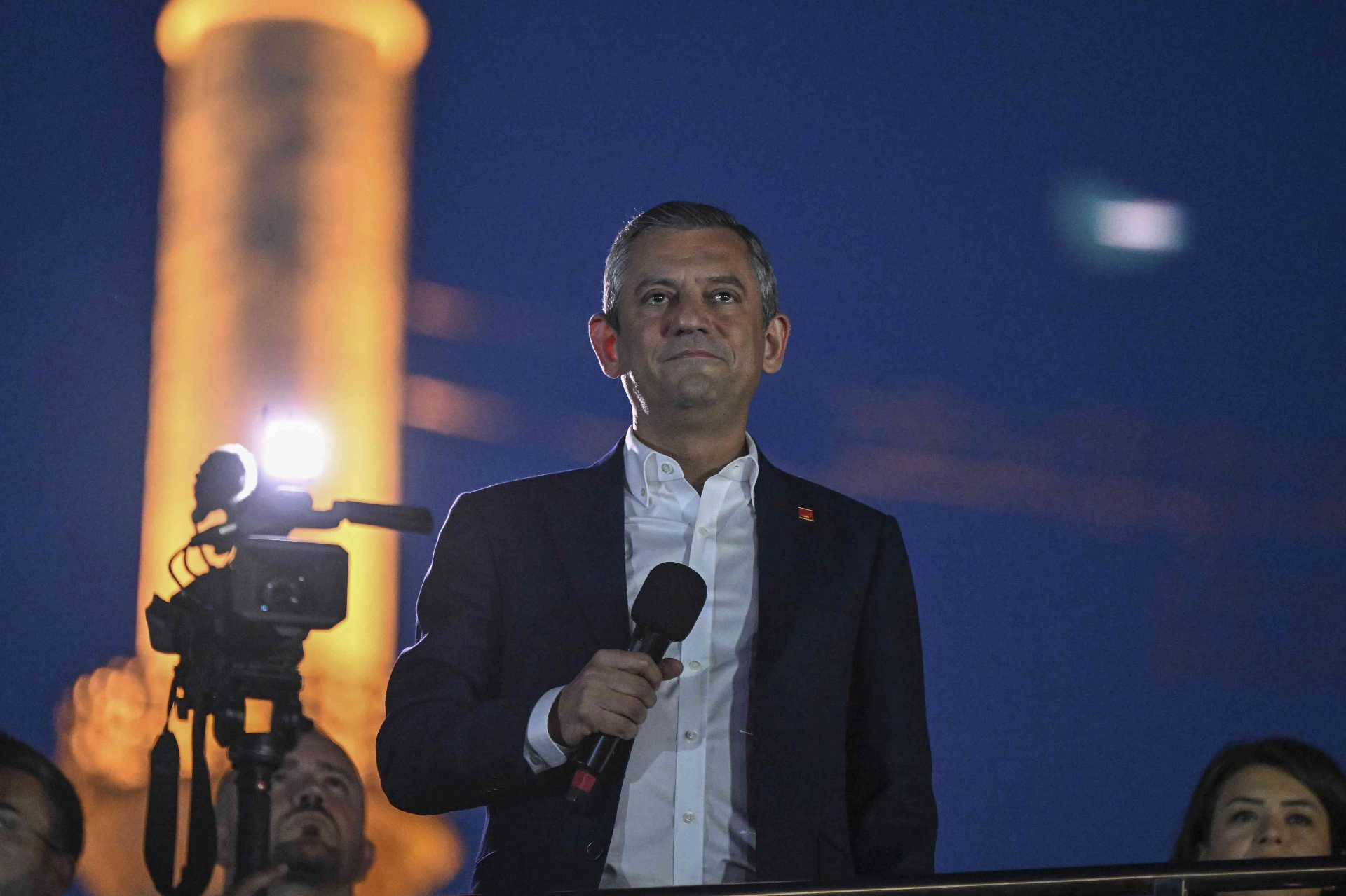 CHP lideri Özgür Özel, Esenler’de düzenlenen mitingde, İstanbul Büyükşehir Belediyesi’ne