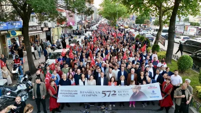 İstanbul’un fethinin 572. yılı kutlamaları kapsamında Edirnekapı’dan Saraçhane’ye mehteran eşliğinde