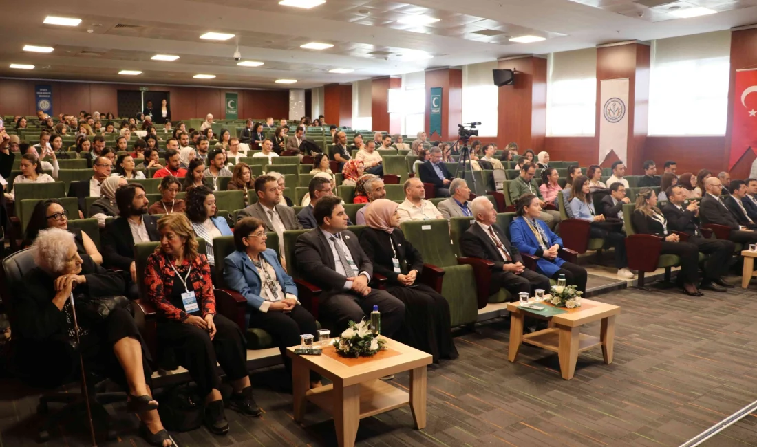 Kütahya’da Yeşilay ve KSBÜ iş birliğiyle düzenlenen sempozyumda, tütünle mücadelede