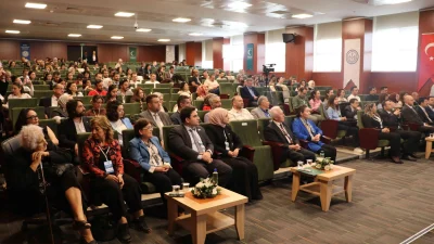 Kütahya’da Yeşilay ve KSBÜ iş birliğiyle düzenlenen sempozyumda, tütünle mücadelede