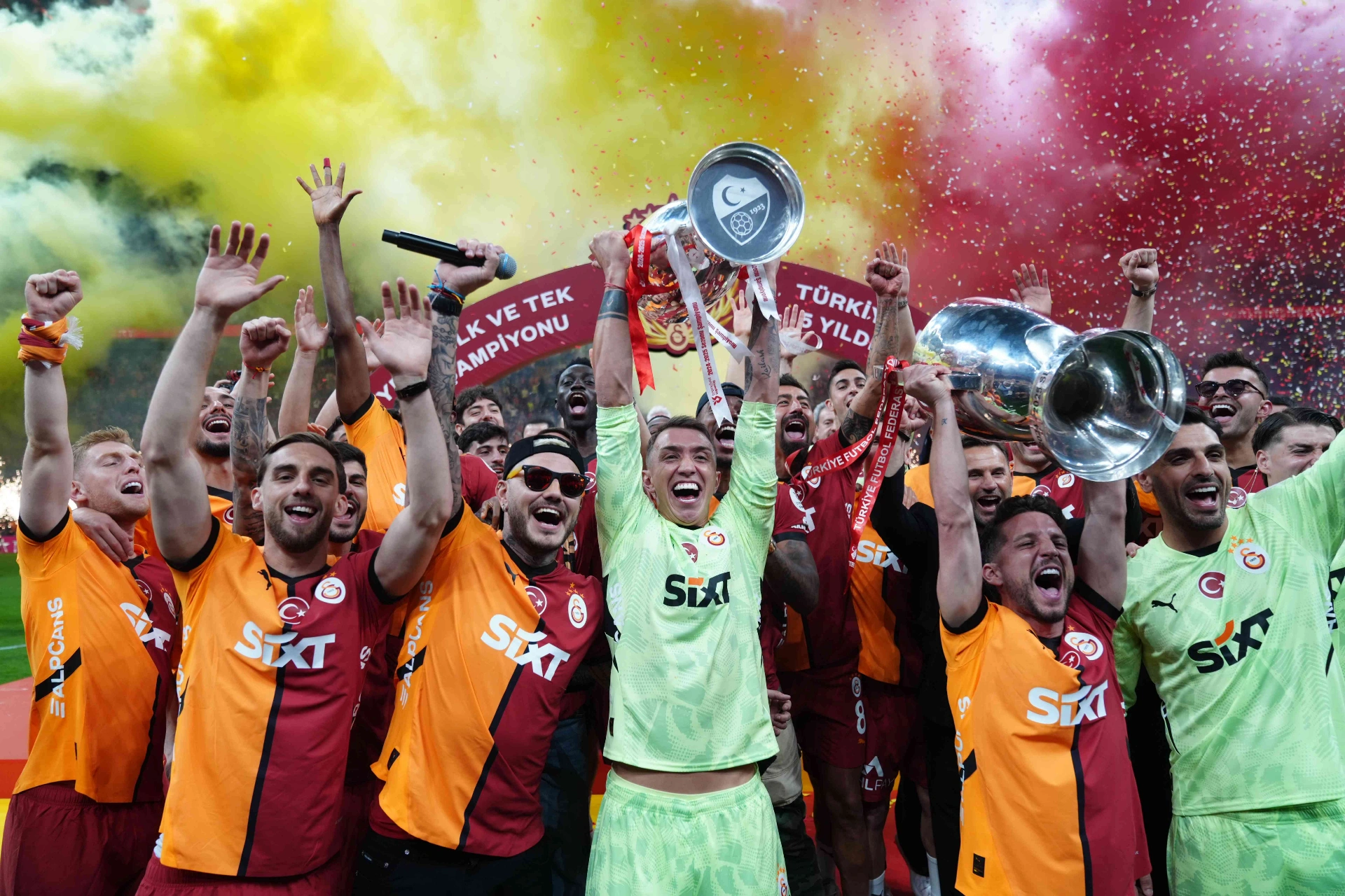 Süper Lig’de üst üste üçüncü, toplamda 25. kez şampiyon olan