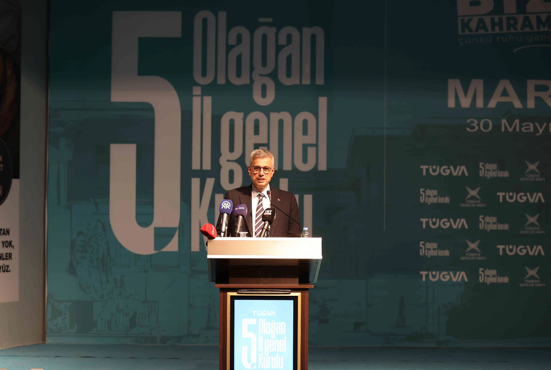 TÜGVA 5. Olağan Genel Kurulu'nda konuşan Sağlık Bakanı Memişoğlu, gençlere