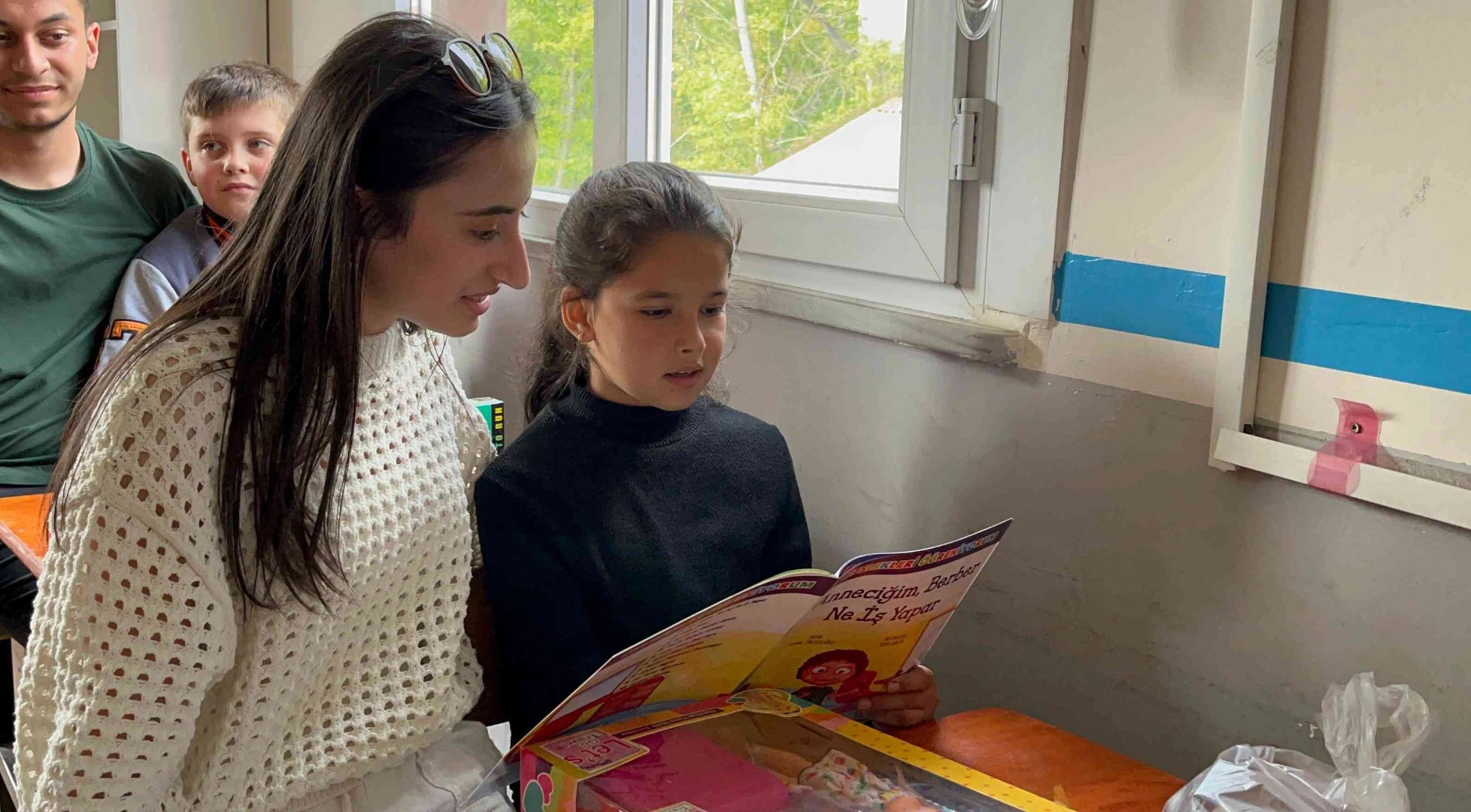 Kastamonu Üniversitesi öğrencileri, köy okulunda kütüphane kurdu, spor alanı oluşturdu