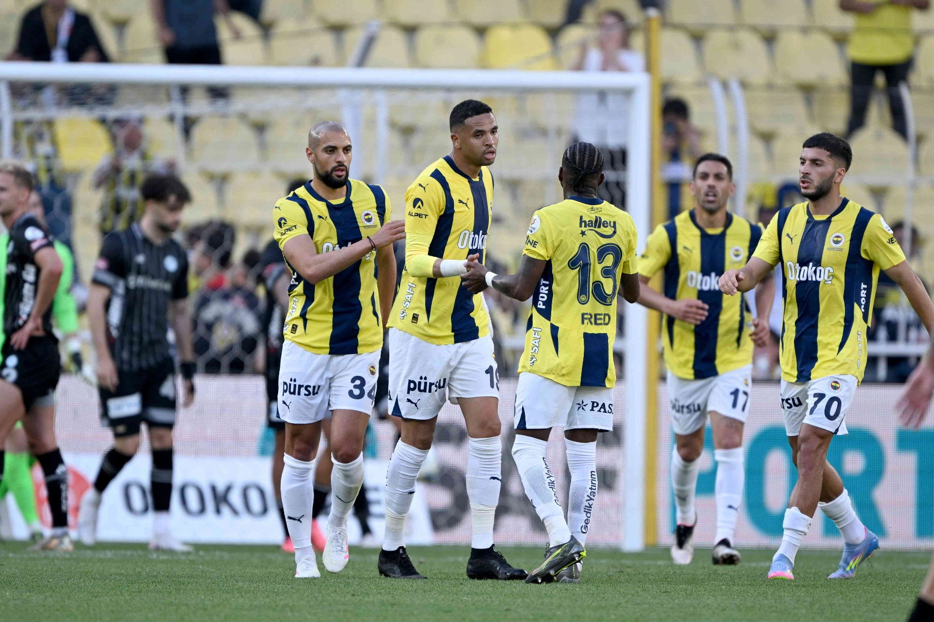 Fenerbahçe, Süper Lig’in 38. haftasında Konyaspor’u 2-1 mağlup ederek sezonu
