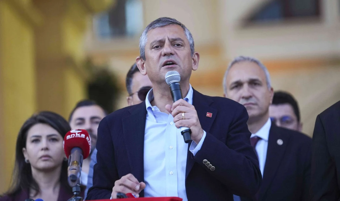 CHP Genel Başkanı Özgür Özel, İstanbul’daki belediye başkanlarına yönelik gözaltılara