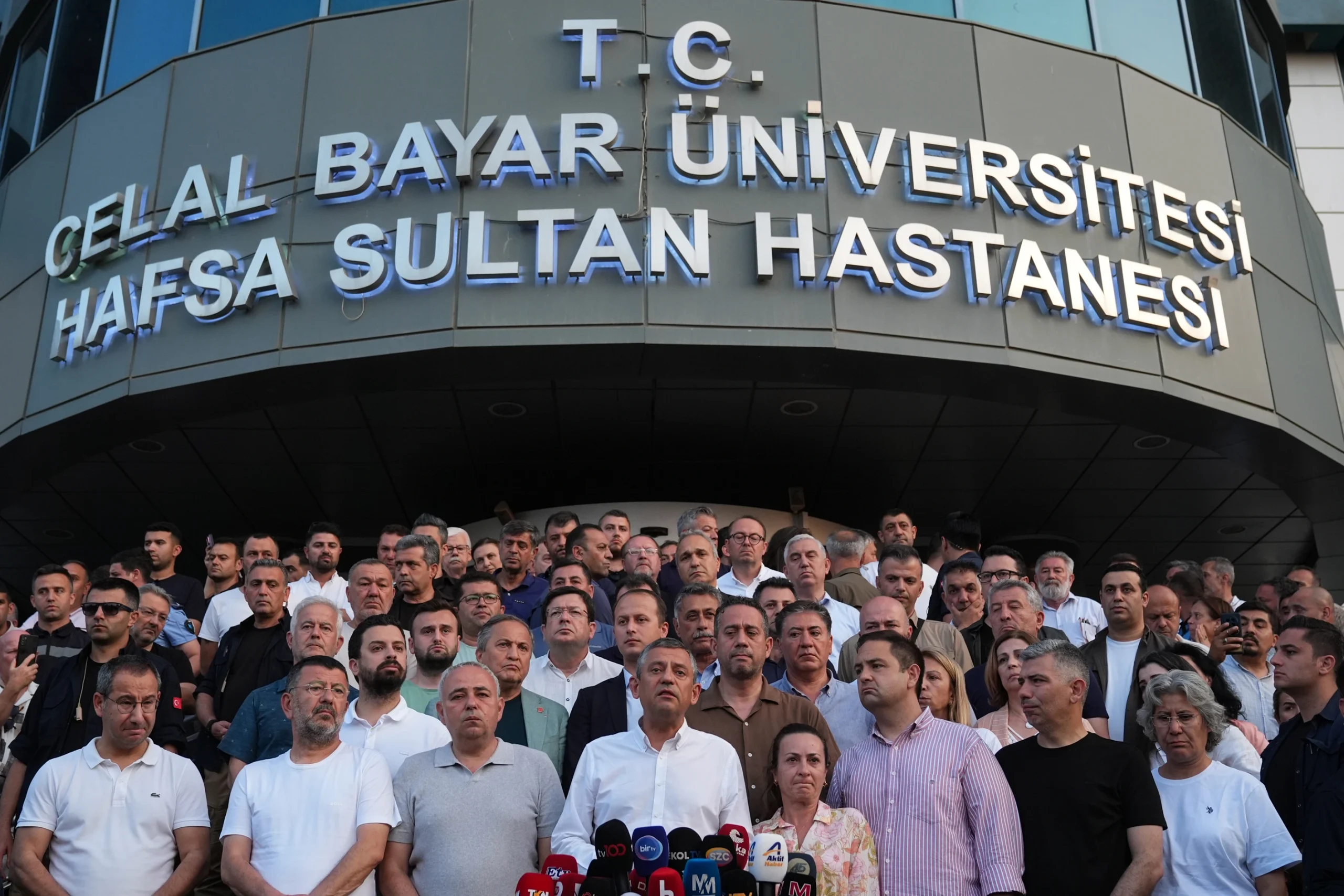 CHP Genel Başkanı Özgür Özel, Manisa Büyükşehir Belediye Başkanı Ferdi