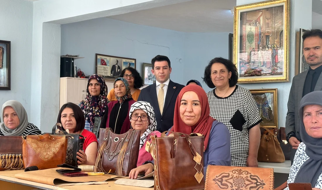 Isparta Aksu’da açılan kursla geleneksel deri işlemeciliği yeniden hayat buldu;