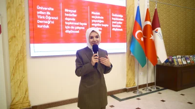 Aile ve Sosyal Hizmetler Bakanı Mahinur Özdemir Göktaş, Azerbaycan’da öğrencilerle