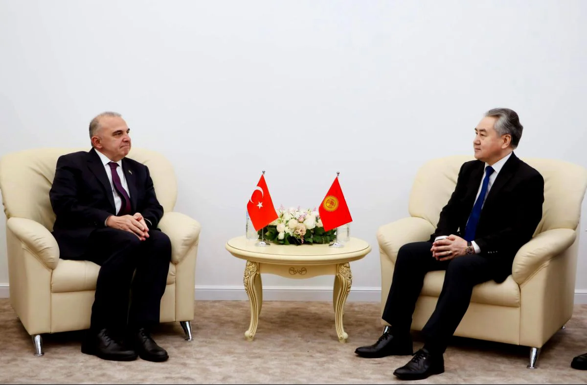 Büyükelçi Mekin Mustafa Kemal Ökem, güven mektubunu Kırgızistan Cumhurbaşkanı Sadır