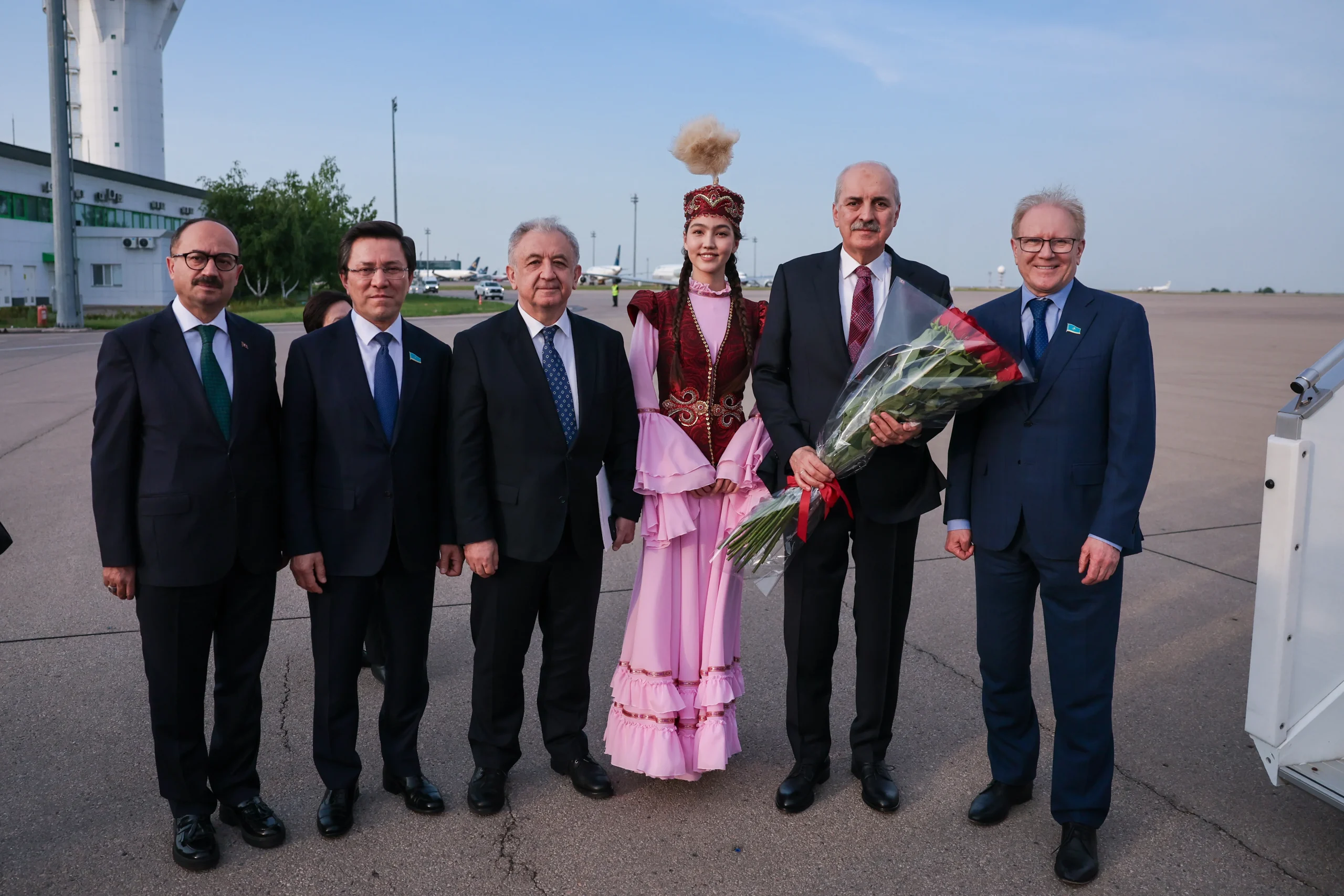 Numan Kurtulmuş, Kazakistan’da gerçekleştirilen TÜRKPA 14. Genel Kurulu’nda önemli temaslarda