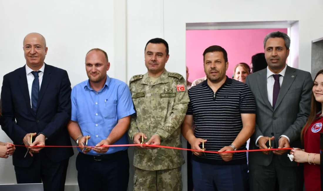 Türk Askerinden Kosova’da Eğitime Anlamlı Destek Türk askeri, Kosova’da eğitim alanındaki katkılarına bir yenisini daha ekleyerek