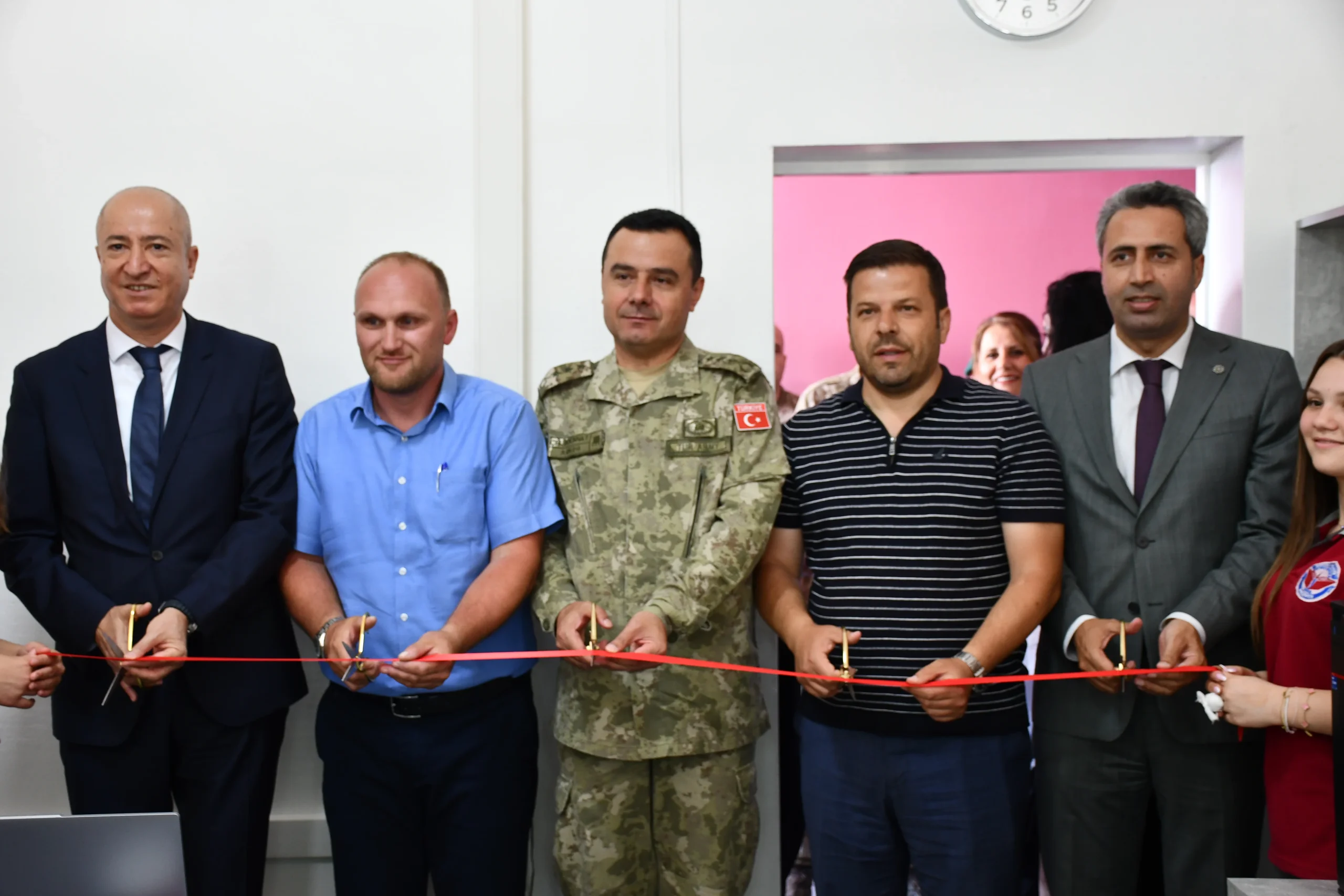 Türk askeri, Kosova’da eğitim alanındaki katkılarına bir yenisini daha ekleyerek