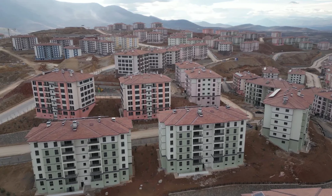 Bakan Kurum, Malatya’da Teslim Edilen Yeni Konutların Görüntülerini Paylaştı Çevre, Şehircilik ve İklim Değişikliği Bakanı Murat Kurum, Malatya’da inşası