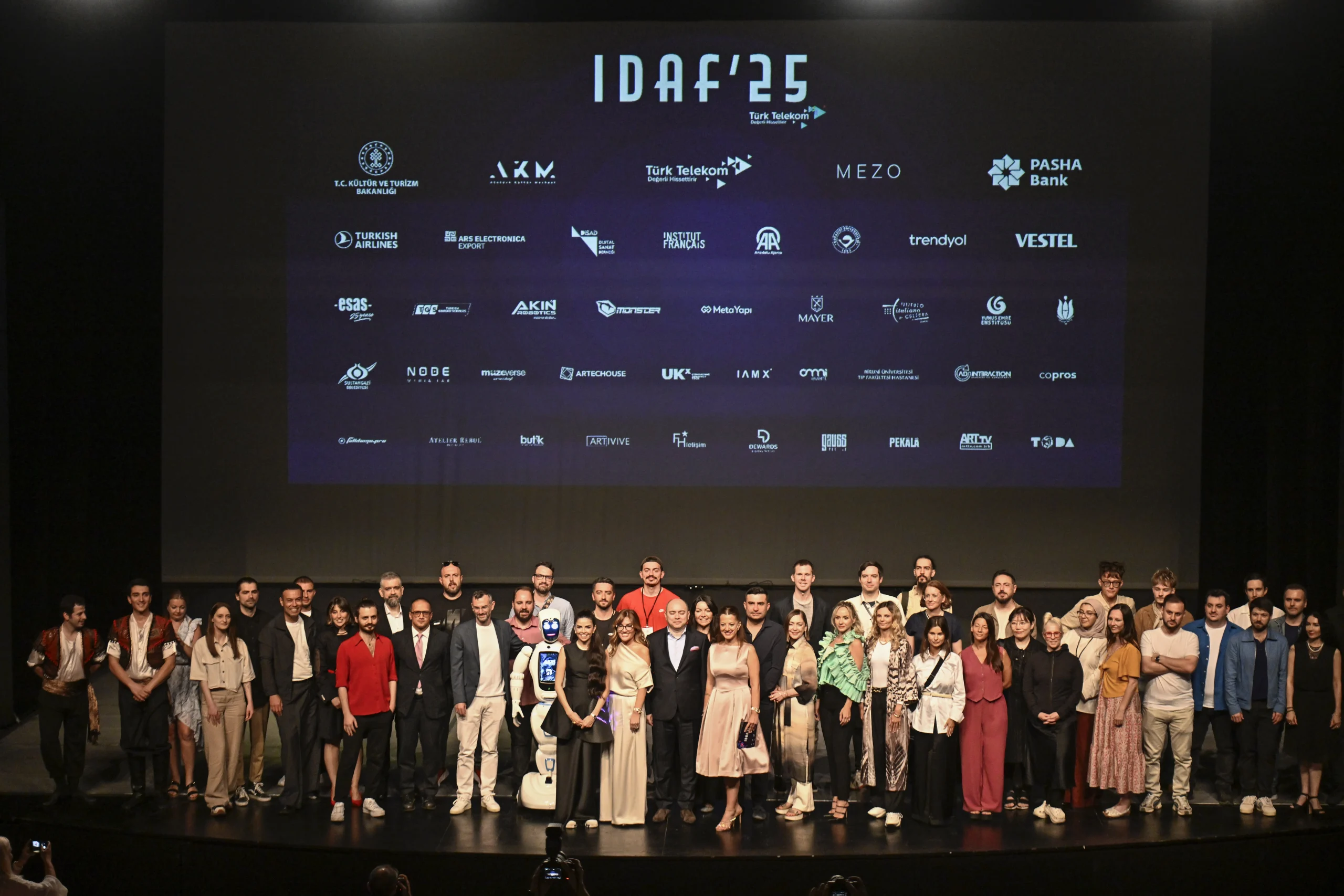 İstanbul Dijital Sanat Festivali beşinci yılında 80 sanatçının katılımıyla AKM’de