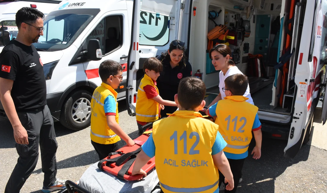  Samsun’da ilkokul öğrencileri sağlık elçisi olarak arkadaşlarına ilk yardım
