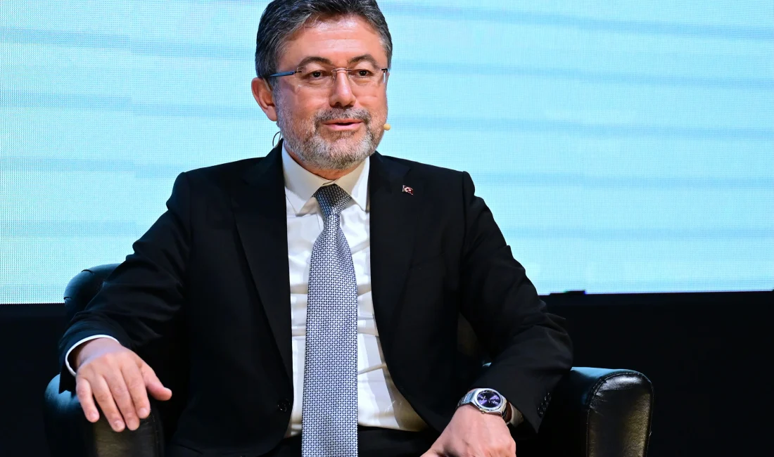 Bakan Yumaklı’dan Orman Yangını Uyarısı: “En Ufak Dumanda 112’yi Arayın” Tarım ve Orman Bakanı İbrahim Yumaklı, aşırı sıcaklıkların orman