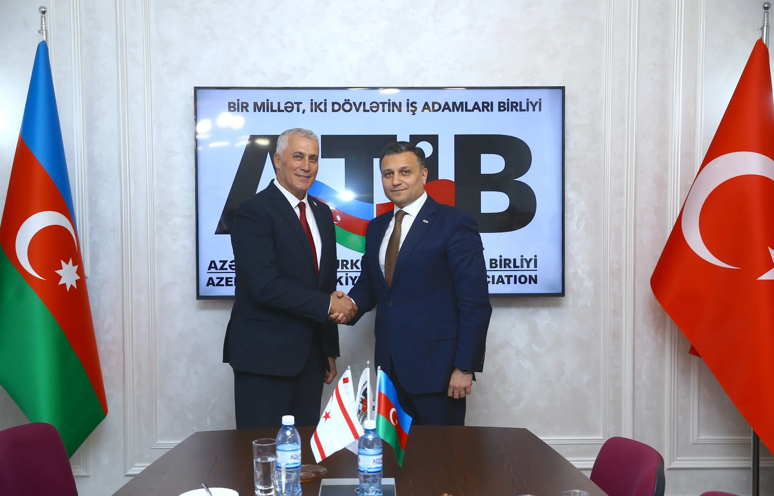 Bakan Amcaoğlu, Azerbaycan'daki temaslarında KKTC'nin yatırım ve turizm hedeflerini anlatarak