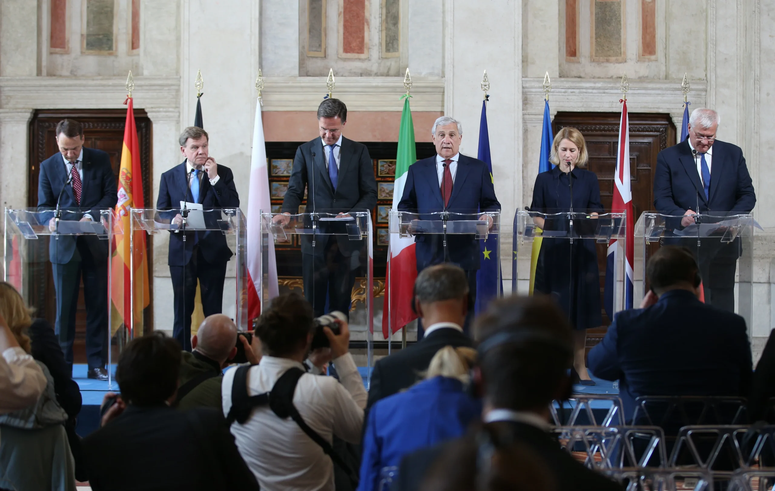 Roma'da yapılan "Weimar+" formatındaki toplantıda Ukrayna'ya koşulsuz destek vurgusu yapılırken,