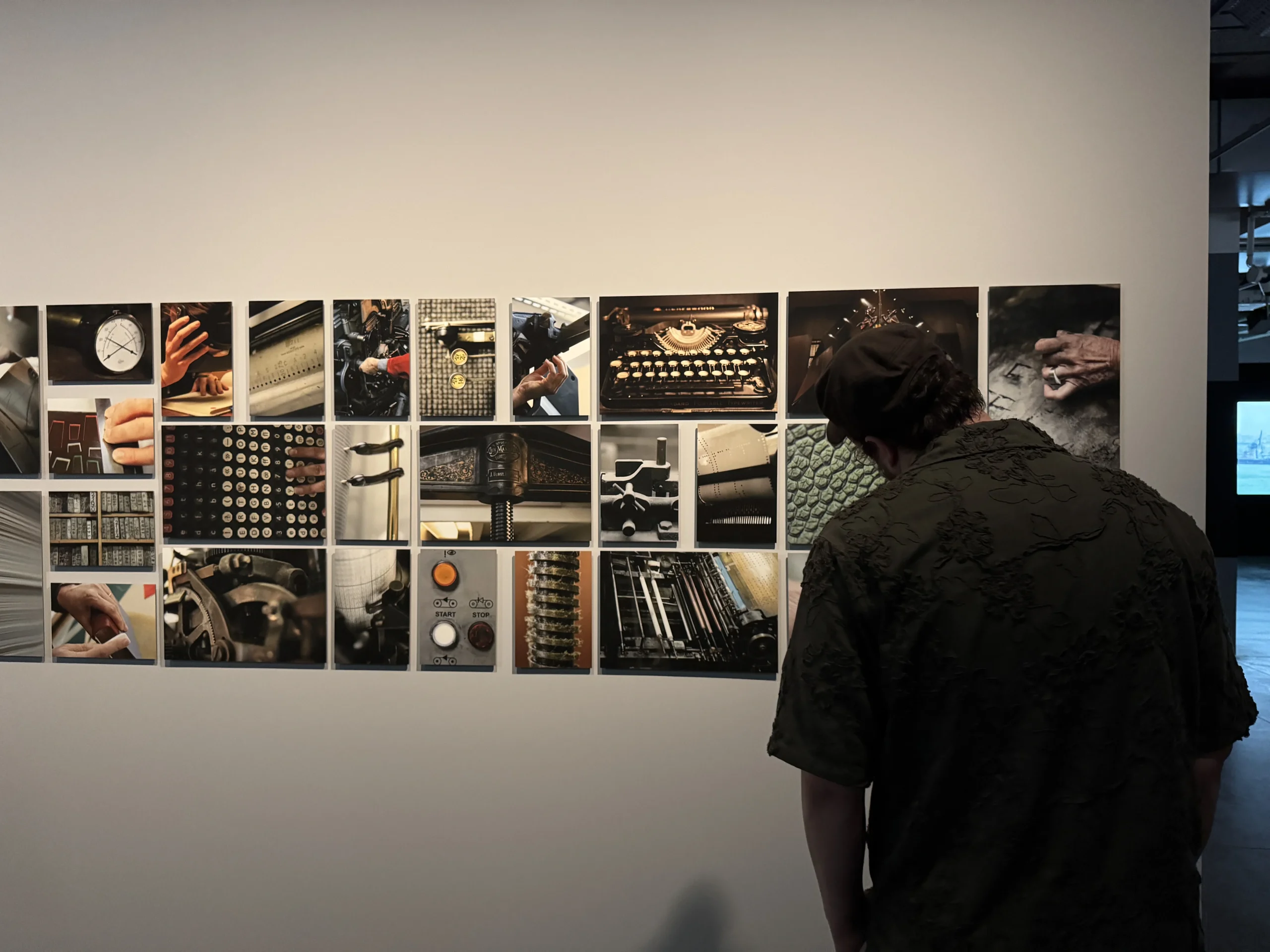  Ali Kazma'nın kitap, yazı ve belleğe odaklanan yeni sergisi