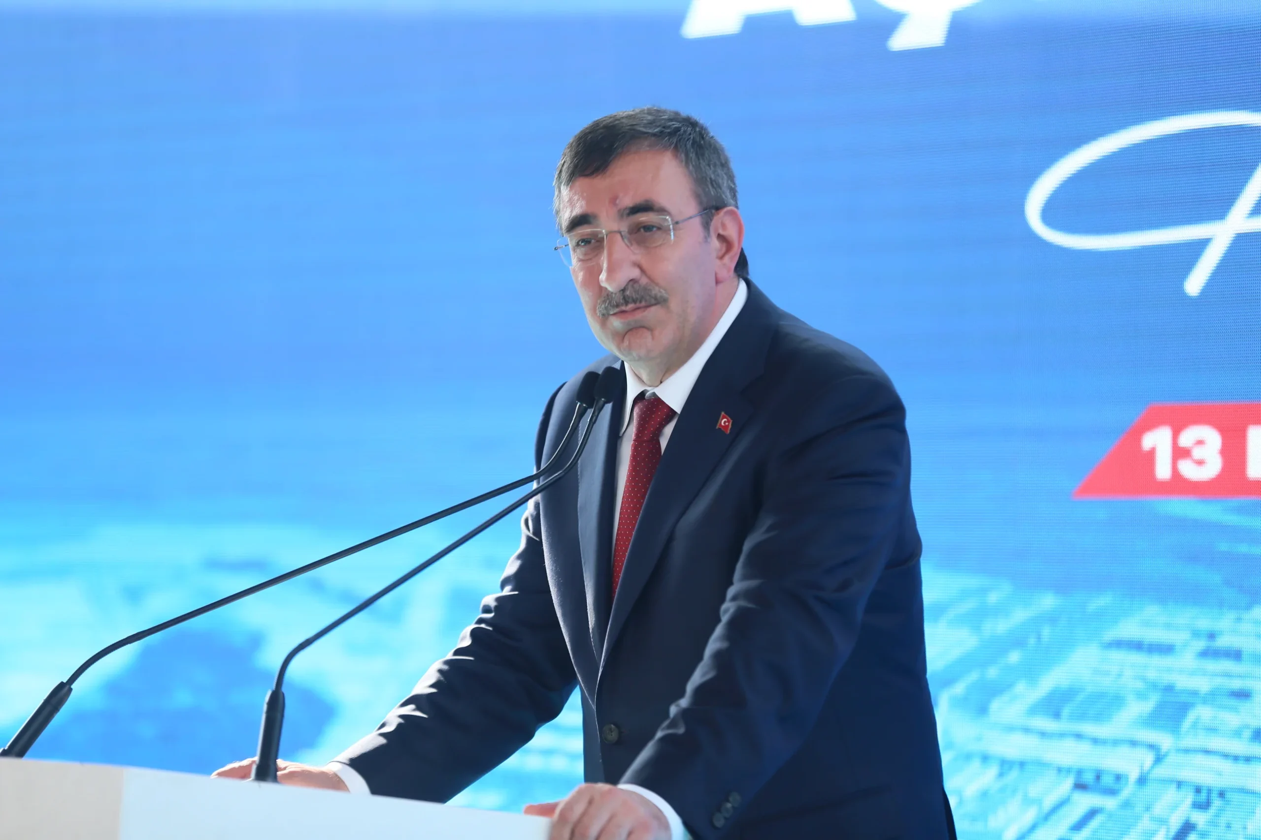  Cumhurbaşkanı Yardımcısı Yılmaz, bölgede sağlanan ateşkesin riskleri azaltacağını vurgulayarak