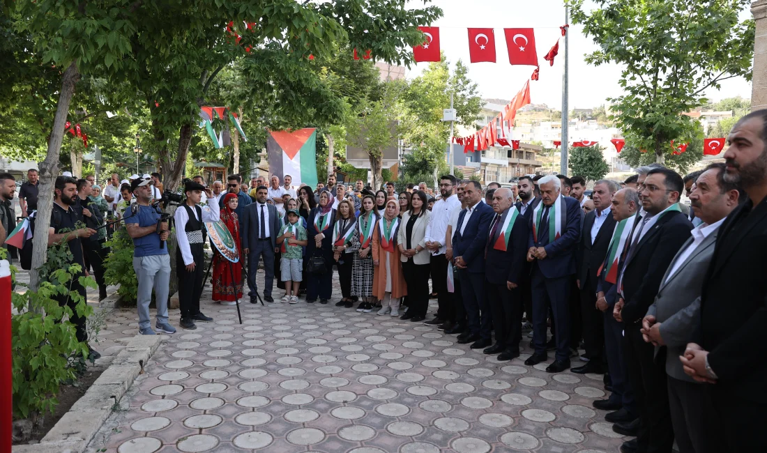 Mardin’de 17. Yeşilli Uluslararası Kültür ve Kiraz Festivali Başladı Mardin Yeşilli’de düzenlenen 17. Kültür Sanat ve Kiraz Festivali,