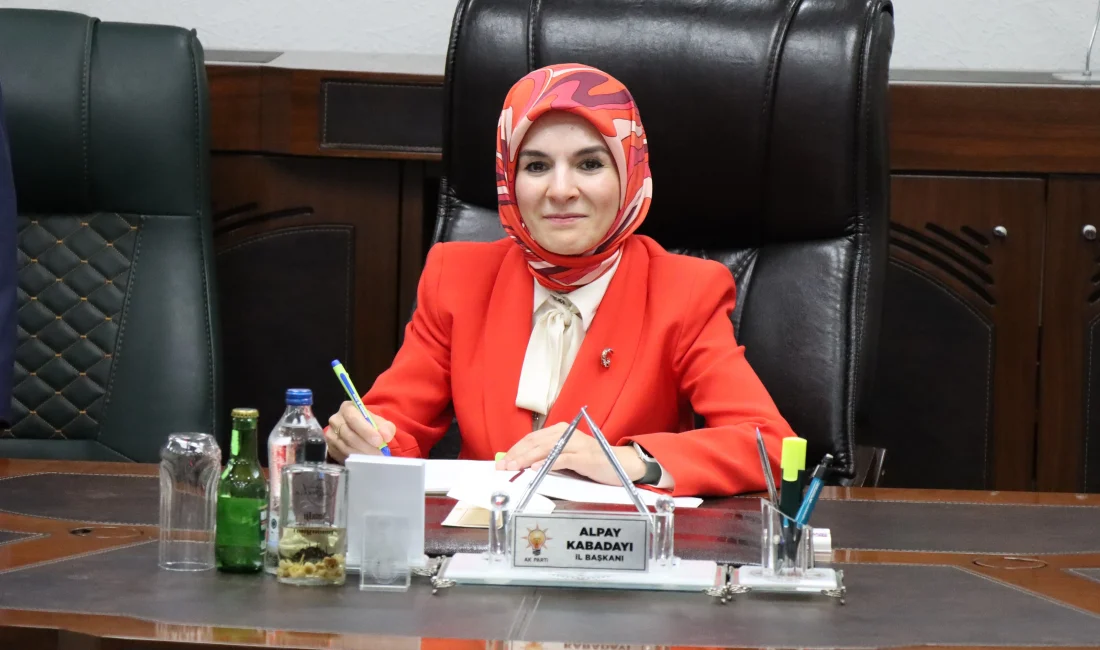  Bakan Göktaş, Erzincan’da çeşitli temaslarda bulunarak kadın kooperatifinin yeni