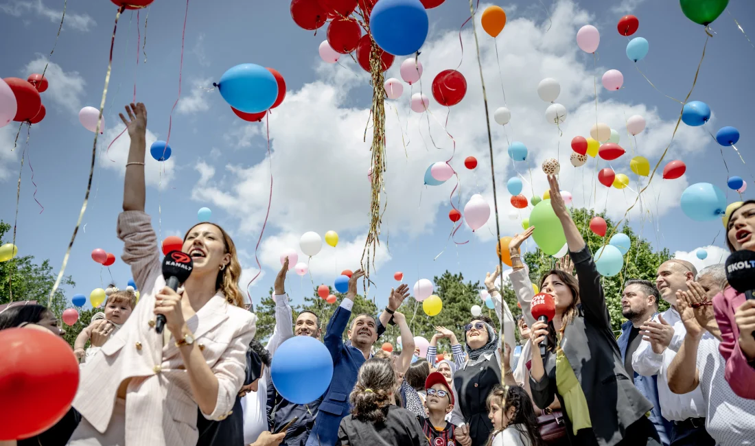  Esenler’de 7 yaşındaki Selim’in kanseri yenmesi kutlandı, balonlar gökyüzüne