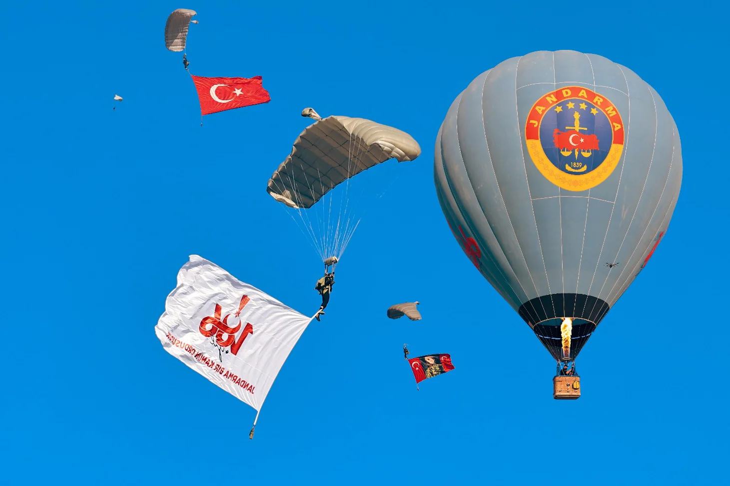  Kapadokya’da Jandarma Teşkilatının 186. yılına özel JÖAK timi, sıcak