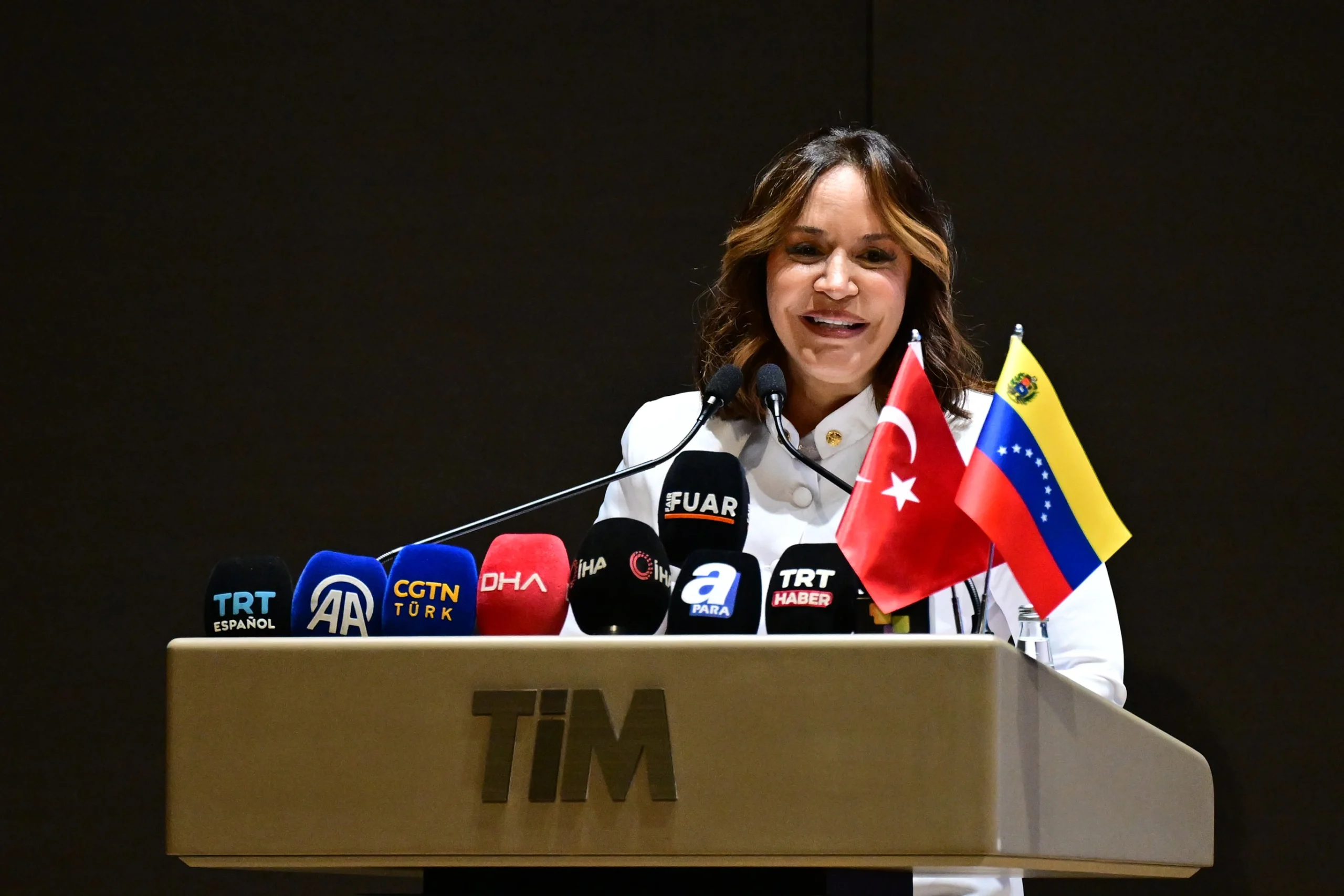 Ticaret Bakanı Ömer Bolat, Türkiye-Venezuela Ticaret Fuarı'nda iki ülke arasında