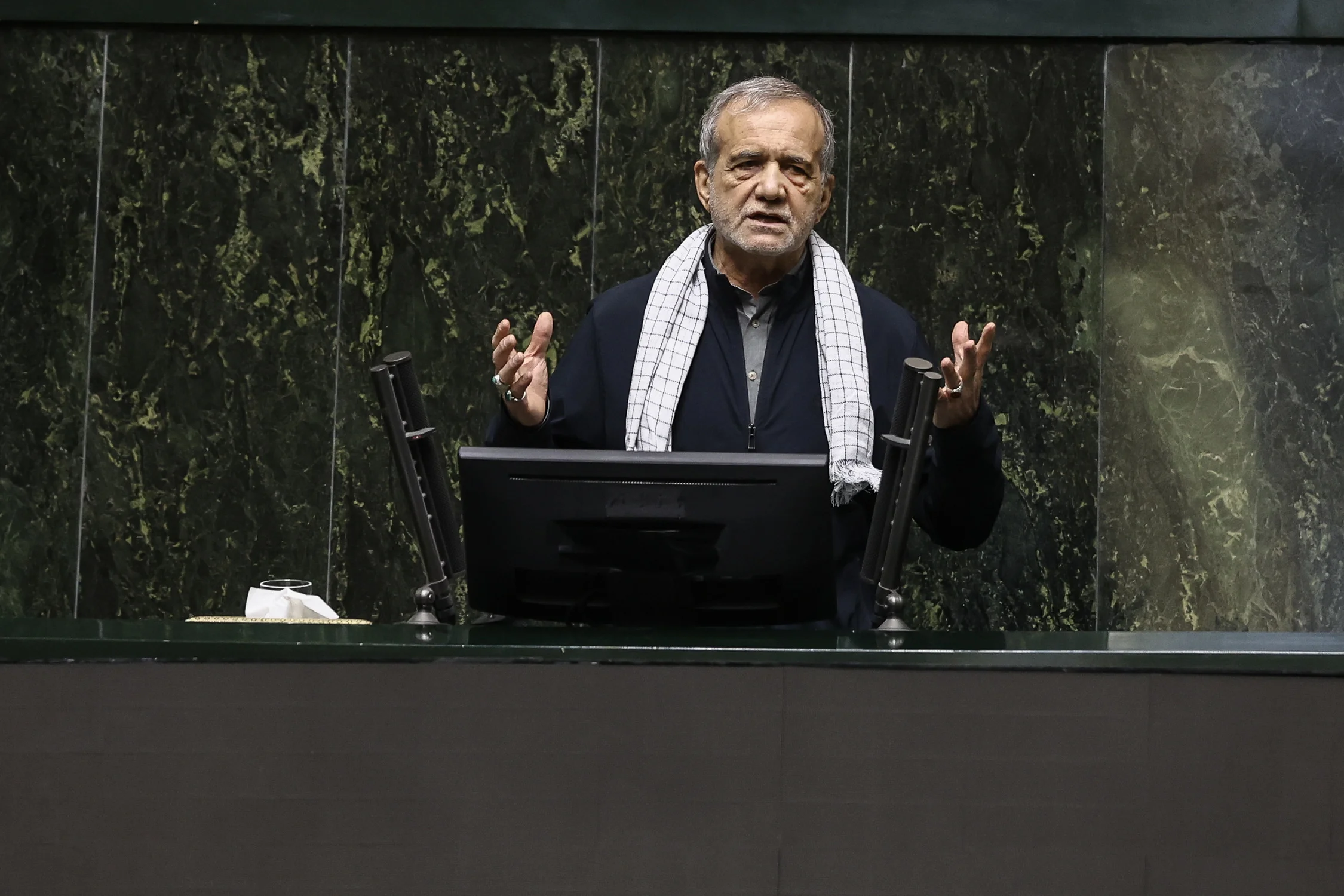  İran Cumhurbaşkanı Mesud Pezeşkiyan, kabine toplantısında ulusal birlik mesajı