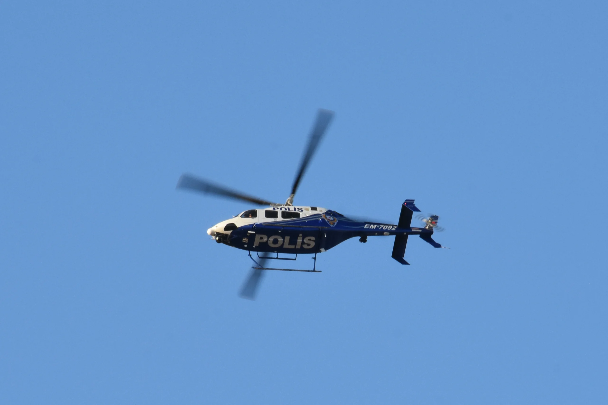  Nevşehir’de 64 adrese eşzamanlı düzenlenen helikopter destekli operasyonda 61