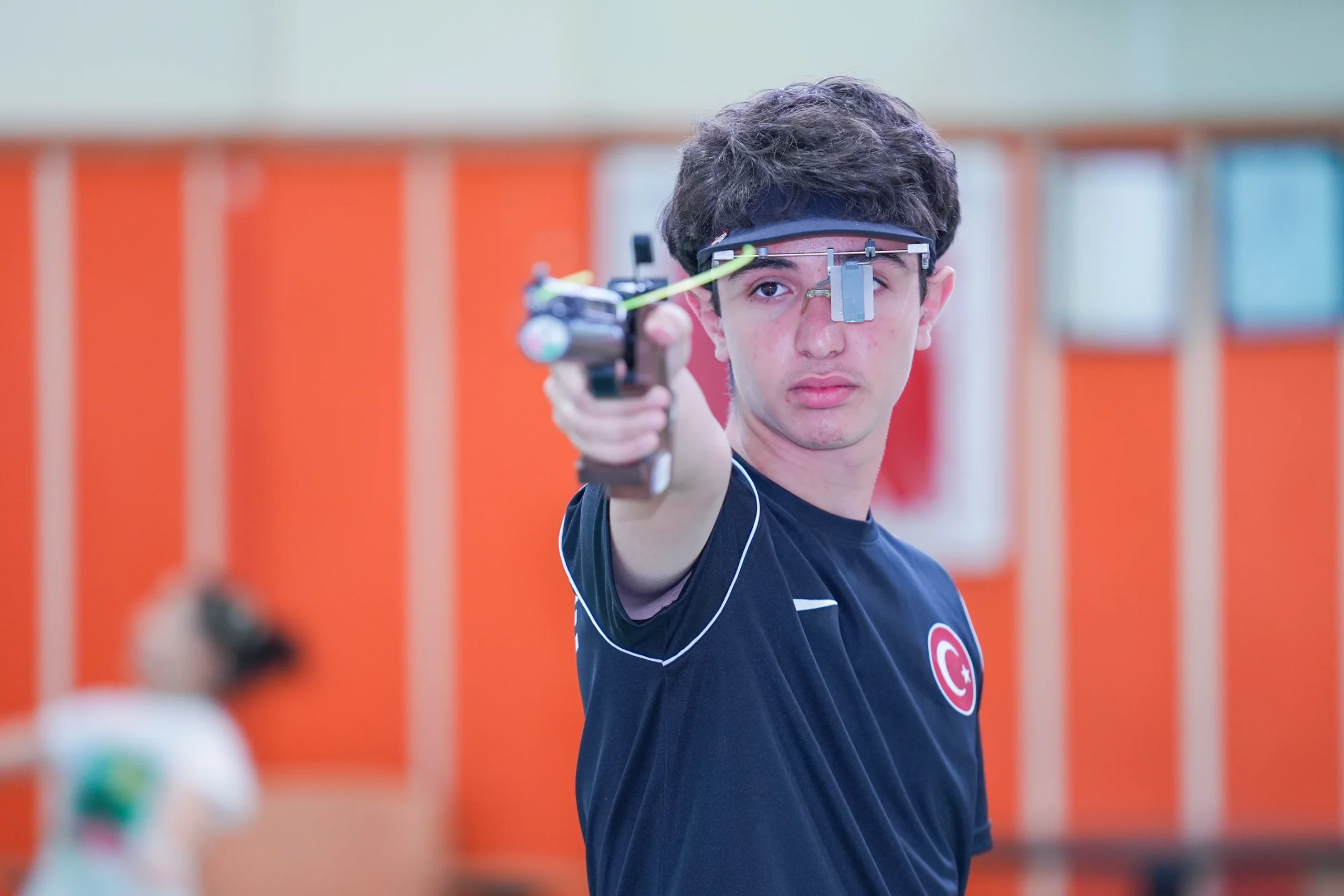  Genç yaşta büyük başarılar elde eden milli atıcı Ömer