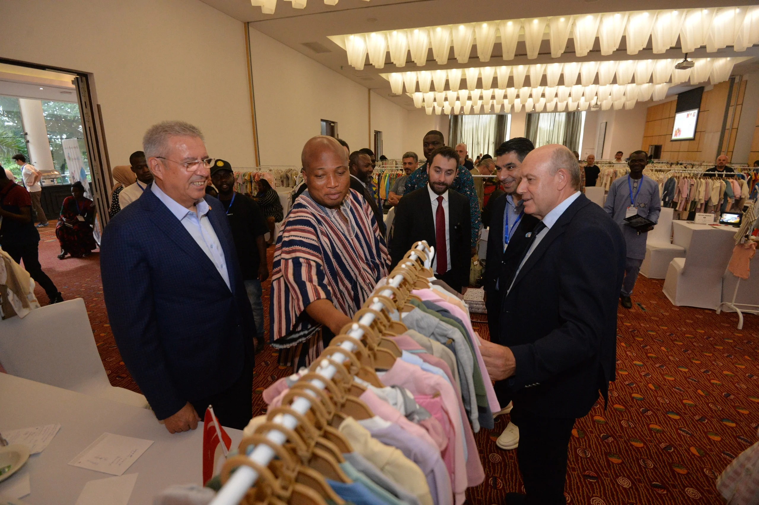 Bursa’daki bebek ve çocuk giyim sektörü temsilcileri, Gana’da düzenlenen organizasyonda