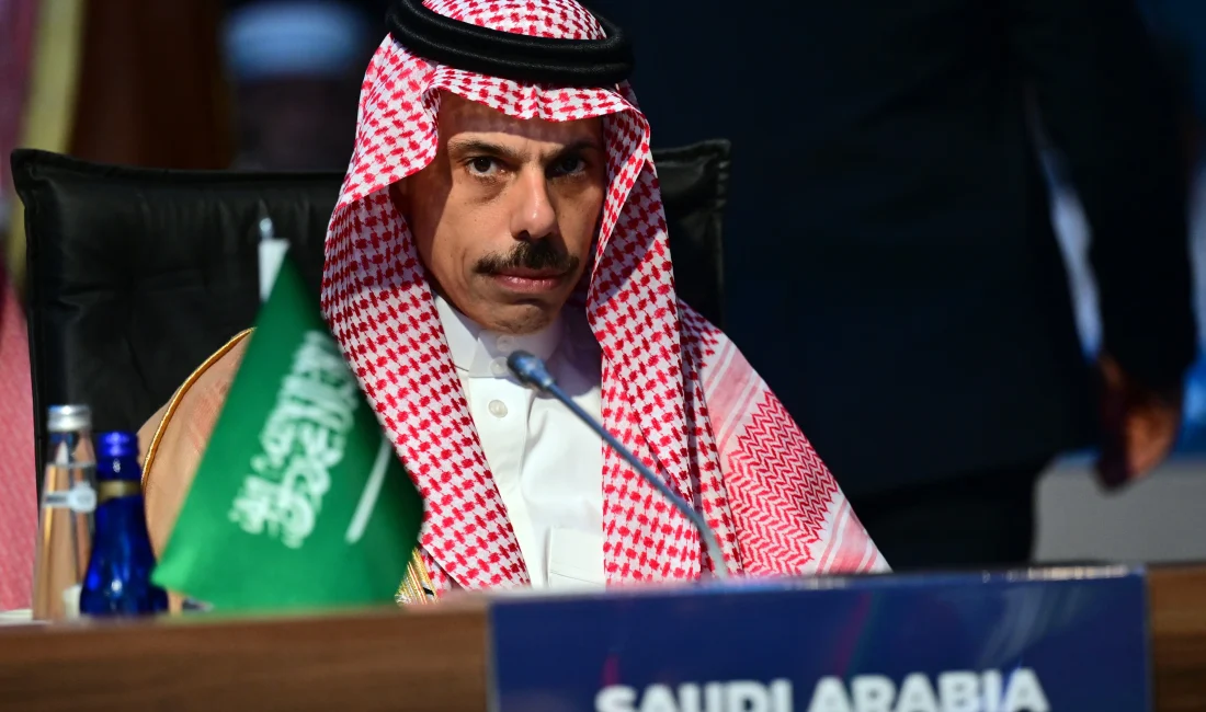 Suudi Arabistan’dan İran-İsrail Gerilimine Karşı Müzakere Çağrısı Suudi Arabistan Dışişleri Bakanı Faysal bin Ferhan, İsrail'in İran'a