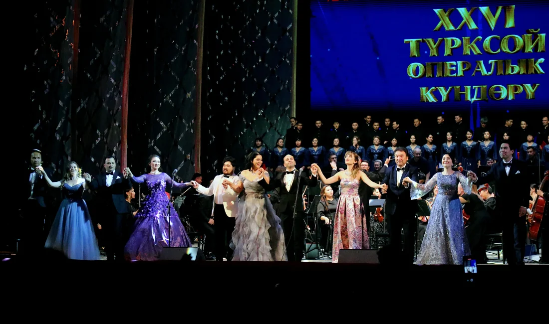  Türk, Kazak, Kırgız ve Özbek opera sanatçıları, Bişkek'teki TÜRKSOY