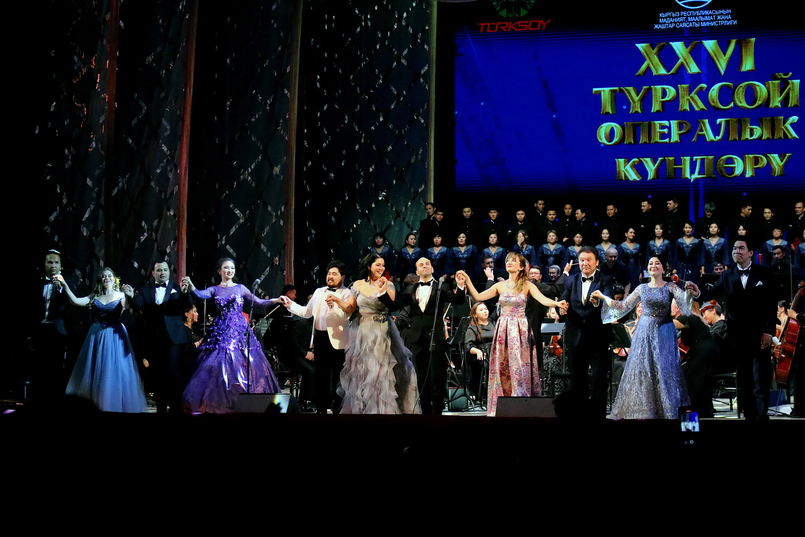  Türk, Kazak, Kırgız ve Özbek opera sanatçıları, Bişkek'teki TÜRKSOY