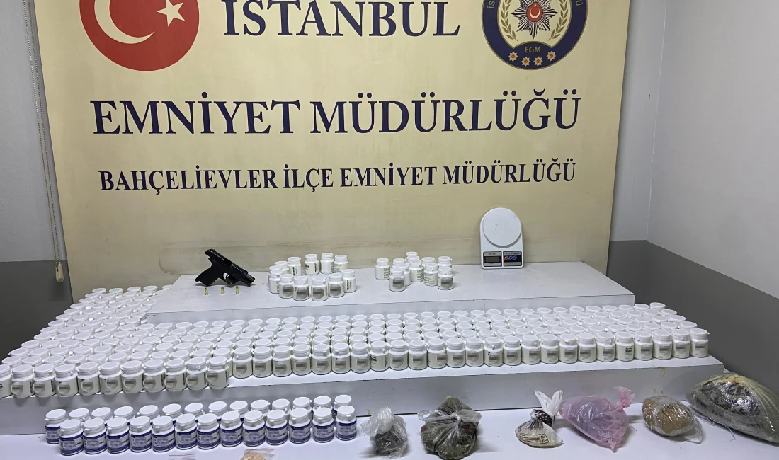  Bahçelievler’de uyuşturucu ve silah operasyonu düzenleyen polis ekipleri, yabancı