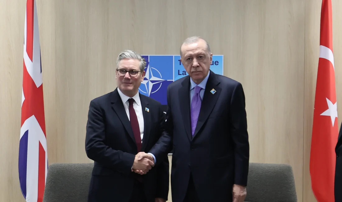  Erdoğan, NATO Zirvesi için bulunduğu Lahey’de İngiltere Başbakanı Starmer