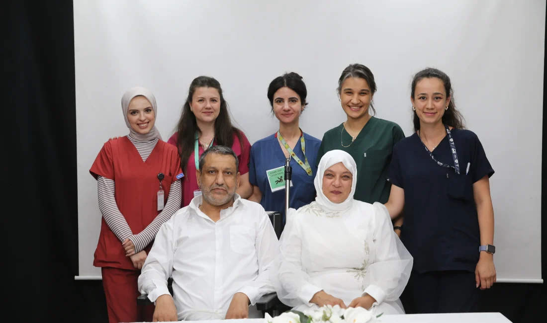  Bursa'da tedavi gören Yaşar Ünsever, hastanede düzenlenen nikah töreniyle