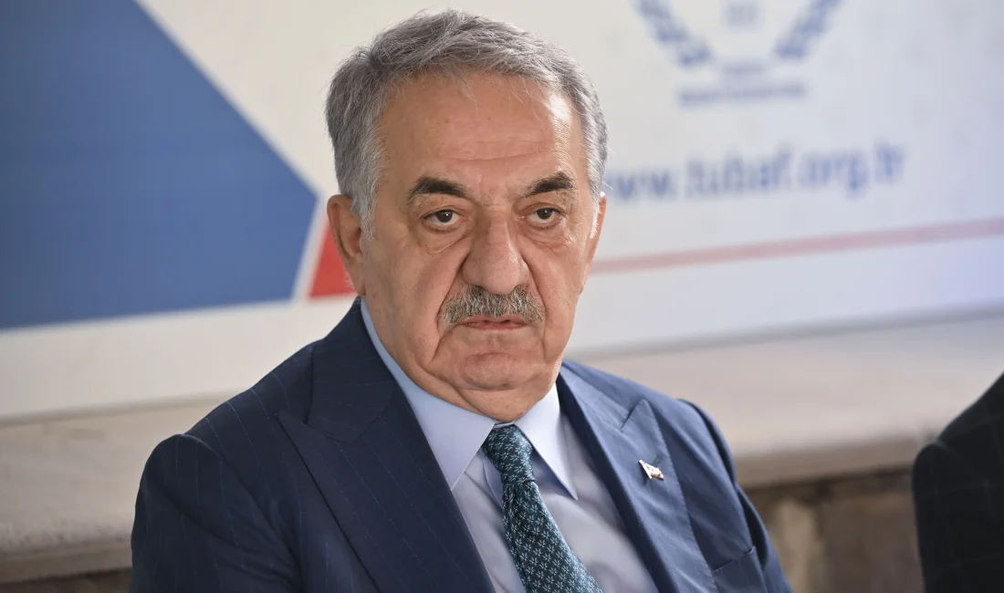 Hayati Yazıcı: Yeni Anayasa Türkiye’nin Geleceği İçin Hazırlanıyor Hayati Yazıcı, yeni anayasa çalışmalarına ilişkin, "Cumhurbaşkanı'nın yeniden adaylığı