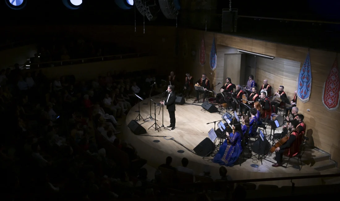  Topluluk, yıl boyunca en çok beğenilen eserlerden oluşan 16