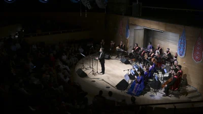  Topluluk, yıl boyunca en çok beğenilen eserlerden oluşan 16