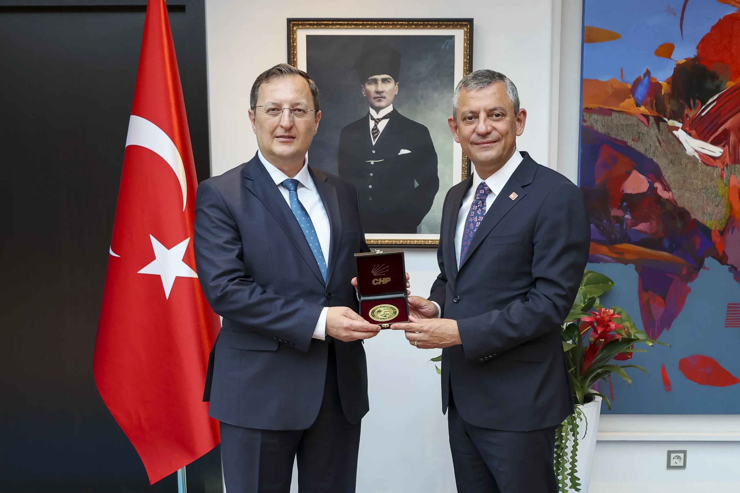 CHP Genel Başkanı Özgür Özel, Berlin’de Türkiye’nin Almanya Büyükelçisi Gökhan